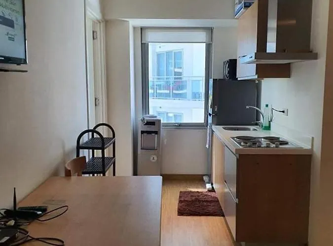 Azure A6 Beachpool With Balcony Wifi Near Mall Airport Apartment Manila