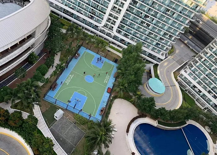Azure A6 Beachpool With Balcony Wifi Near Mall Airport Apartment *