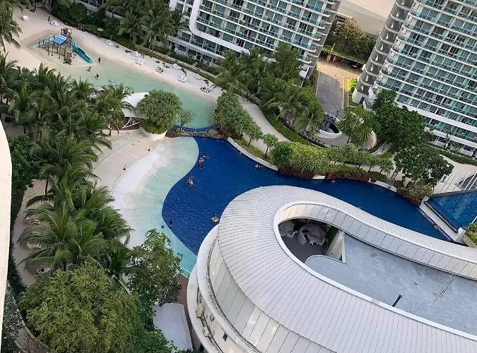 Azure A6 Beachpool With Balcony Wifi Near Mall Airport *