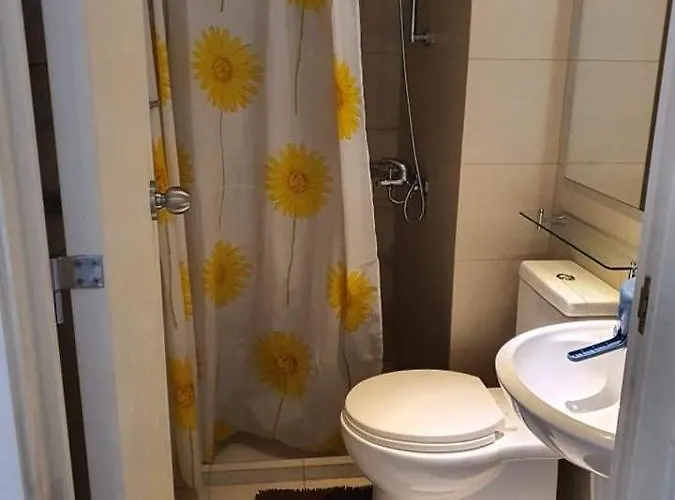 Apartment Azure A6 Beachpool With Balcony Wifi Near Mall Airport *