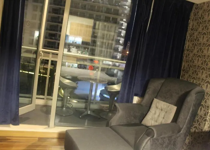 Azure A6 Beachpool With Balcony Wifi Near Mall Airport Apartment Manila