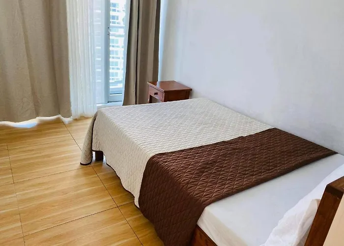 Azure A6 Beachpool With Balcony Wifi Near Mall Airport *