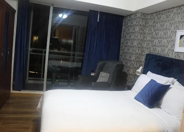 Azure A6 Beachpool With Balcony Wifi Near Mall Airport Apartment *