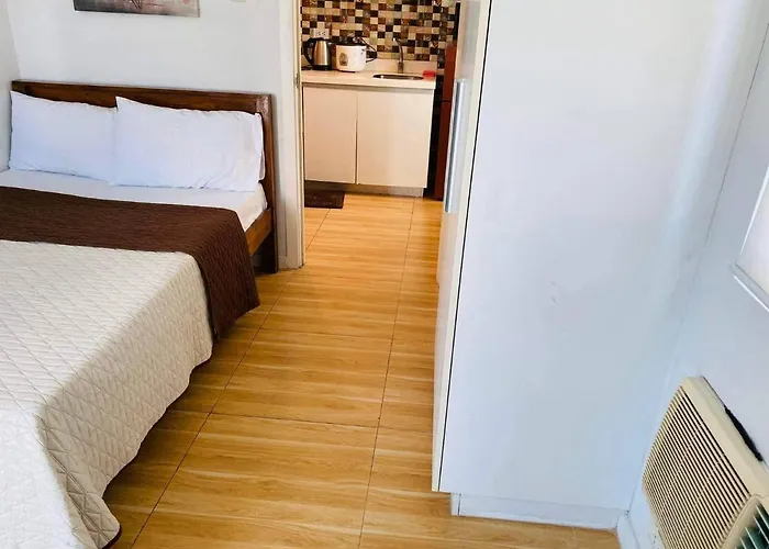 Azure A6 Beachpool With Balcony Wifi Near Mall Airport Manila