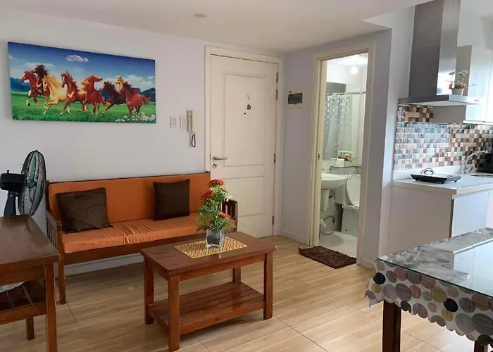 Azure A6 Beachpool With Balcony Wifi Near Mall Airport Manila