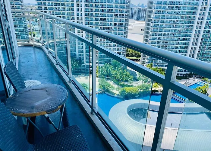 Azure A6 Beachpool With Balcony Wifi Near Mall Airport *